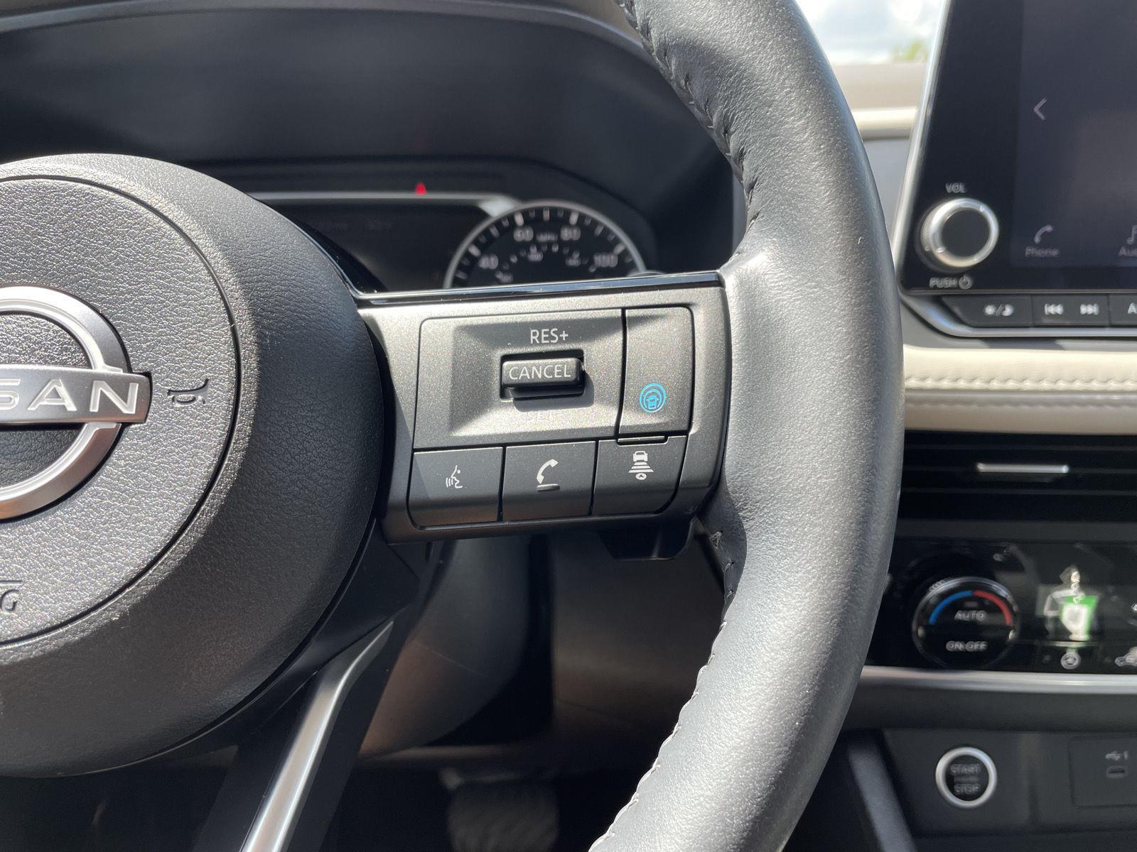 Vehicle photo 14