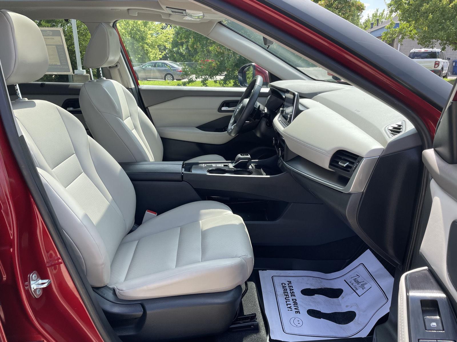 Vehicle photo 19