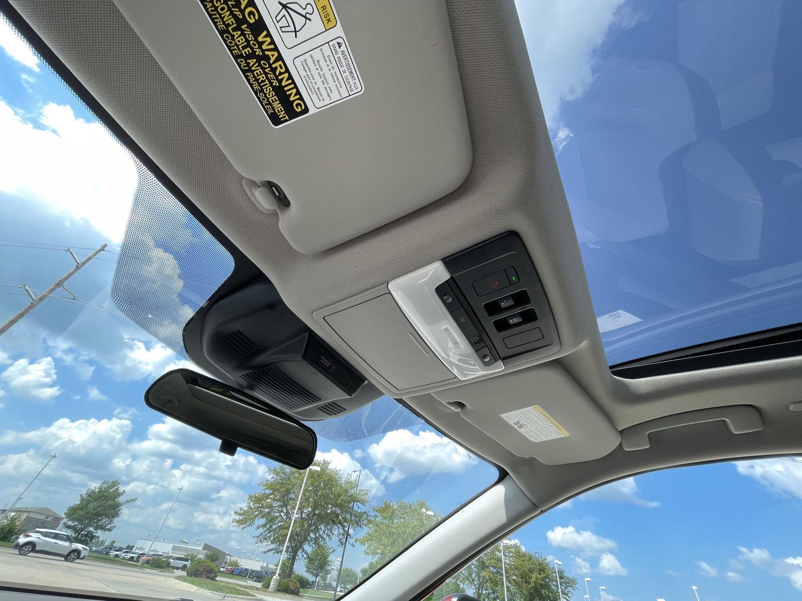 Vehicle photo 21