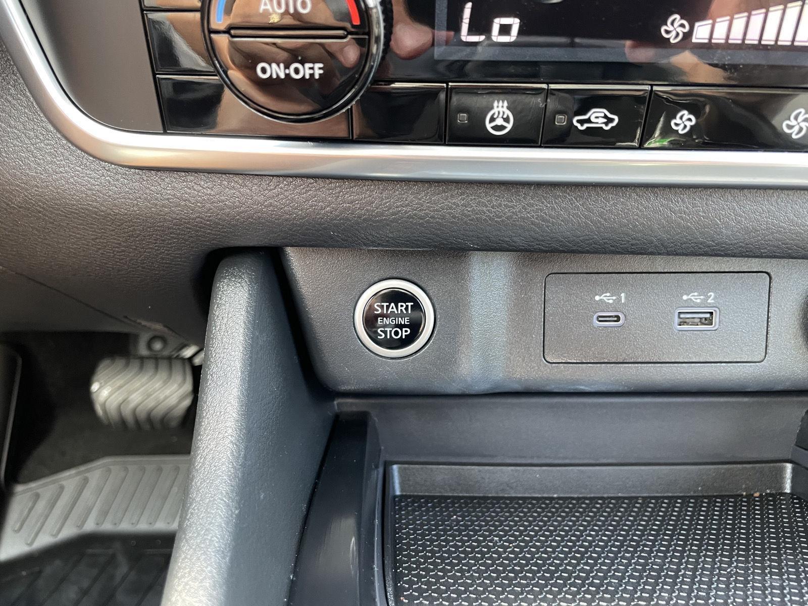 Vehicle photo 25