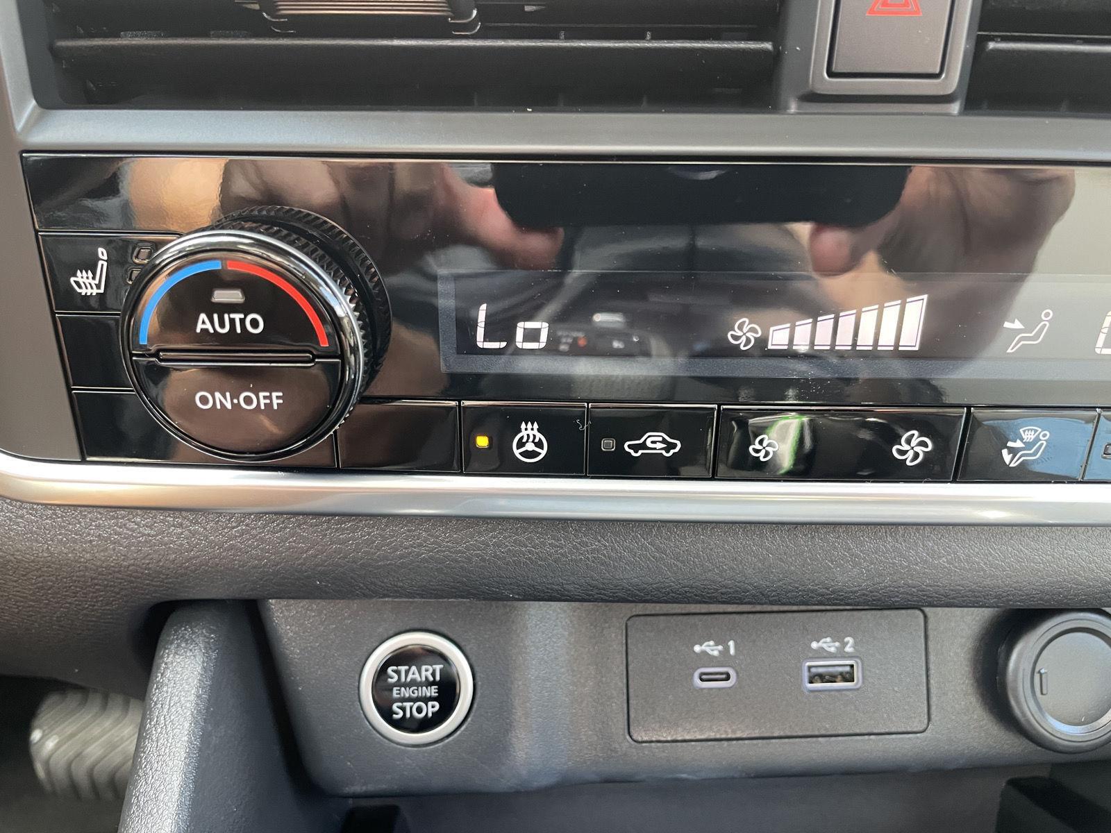 Vehicle photo 29