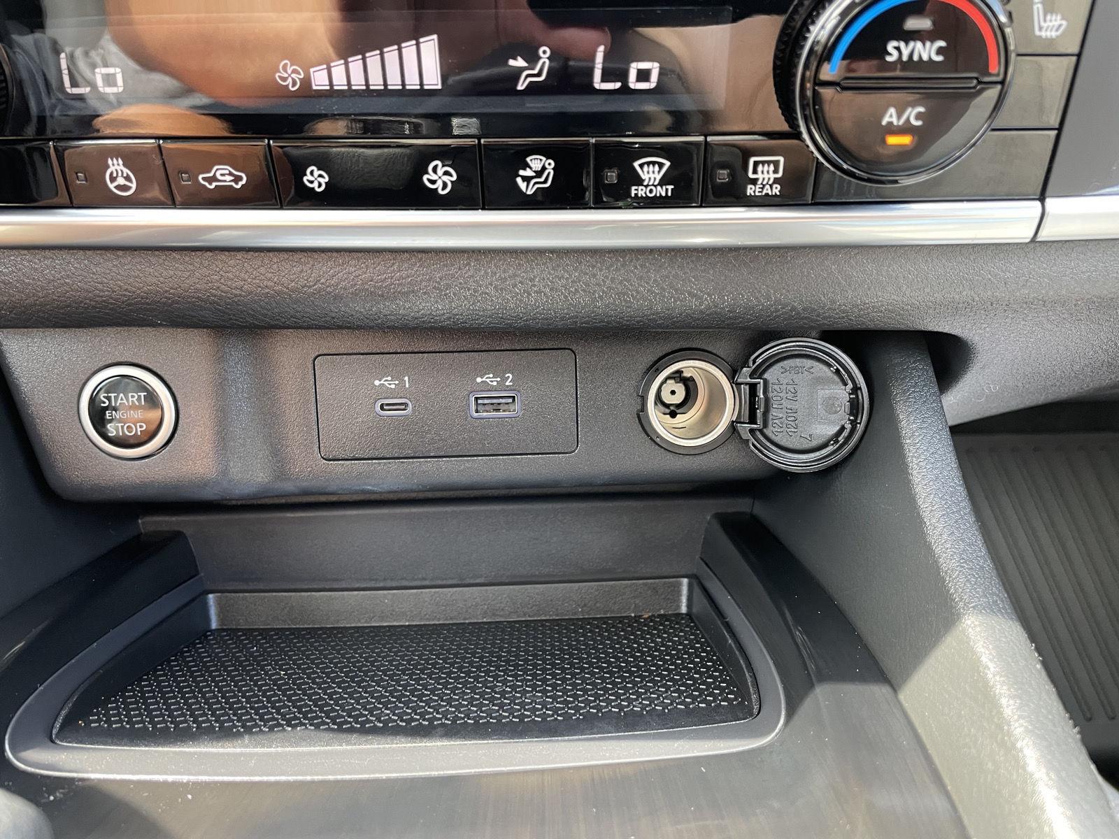 Vehicle photo 30