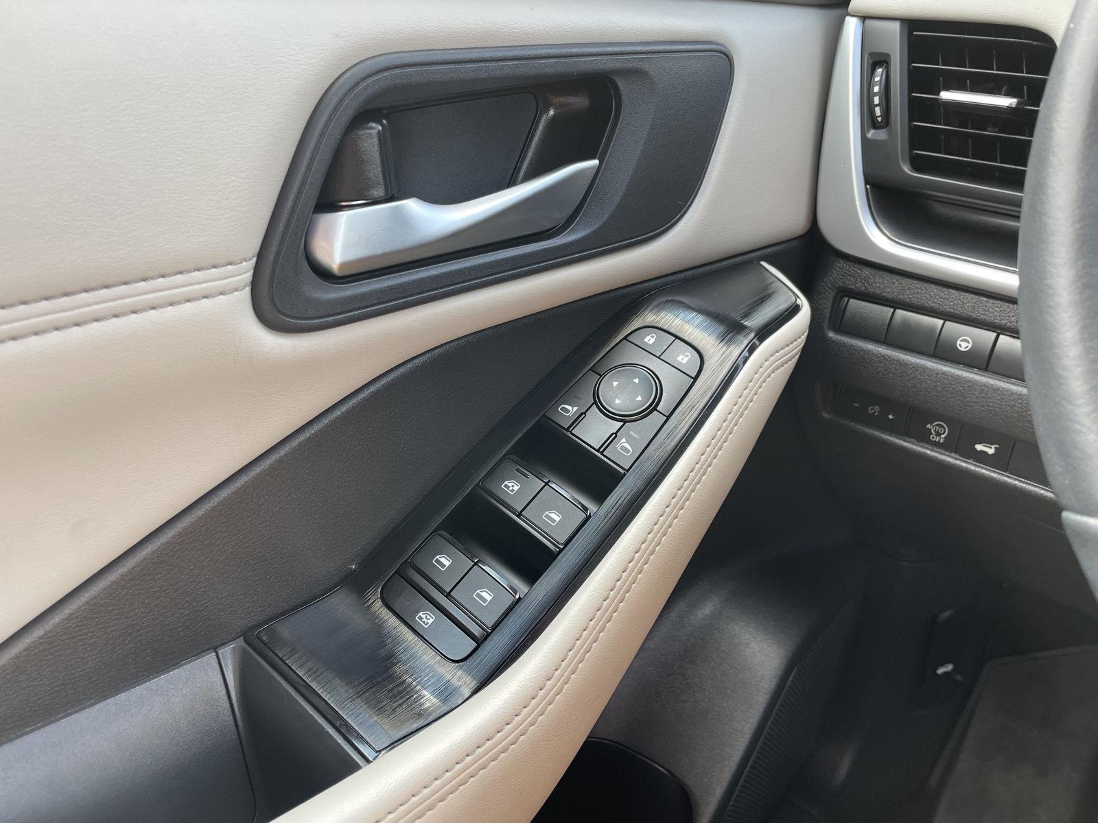 Vehicle photo 31