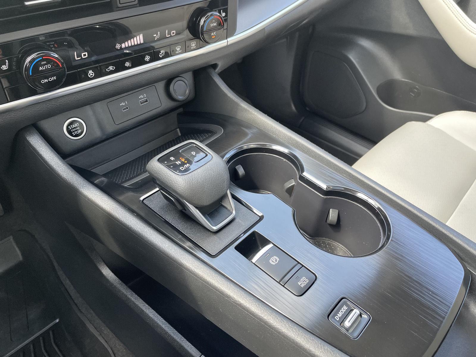 Vehicle photo 32