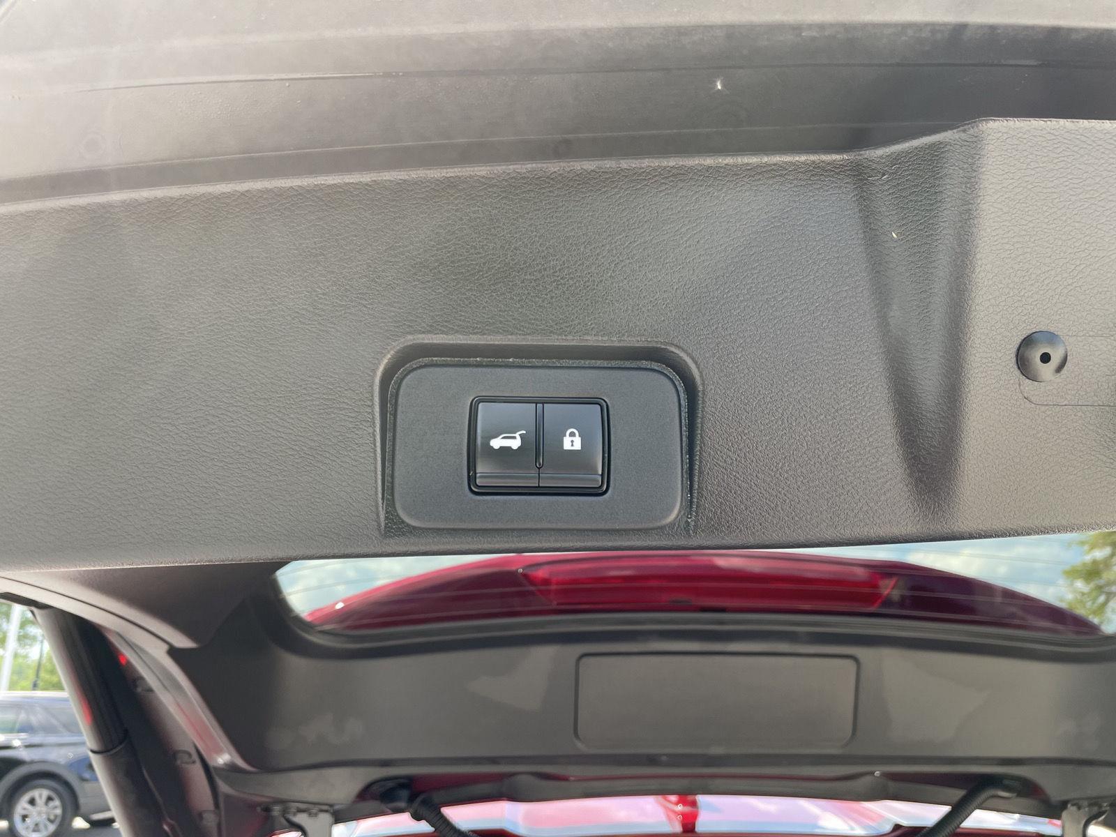 Vehicle photo 38