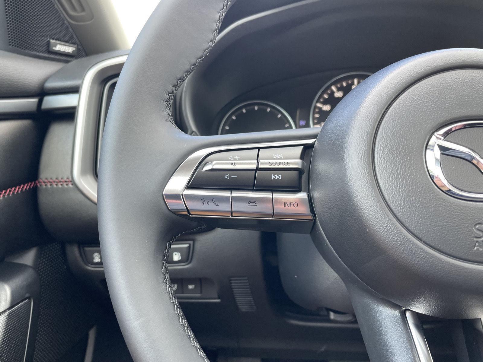 Vehicle photo 12