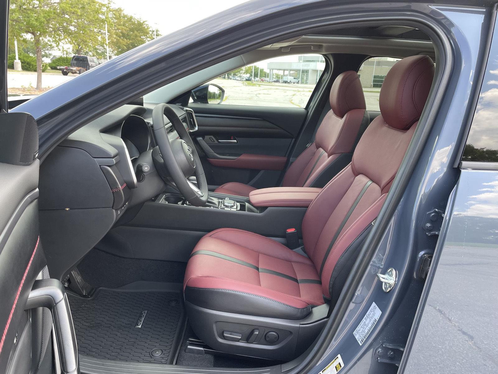 Vehicle photo 16