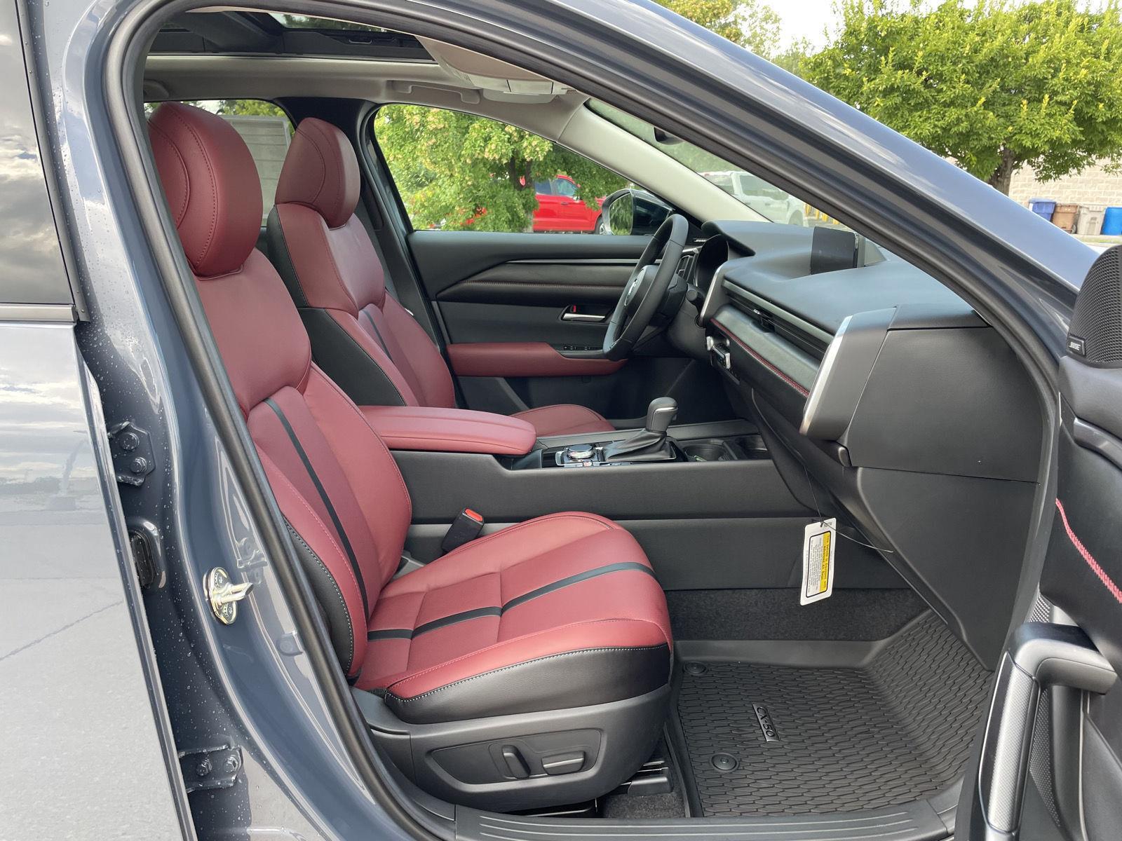 Vehicle photo 18