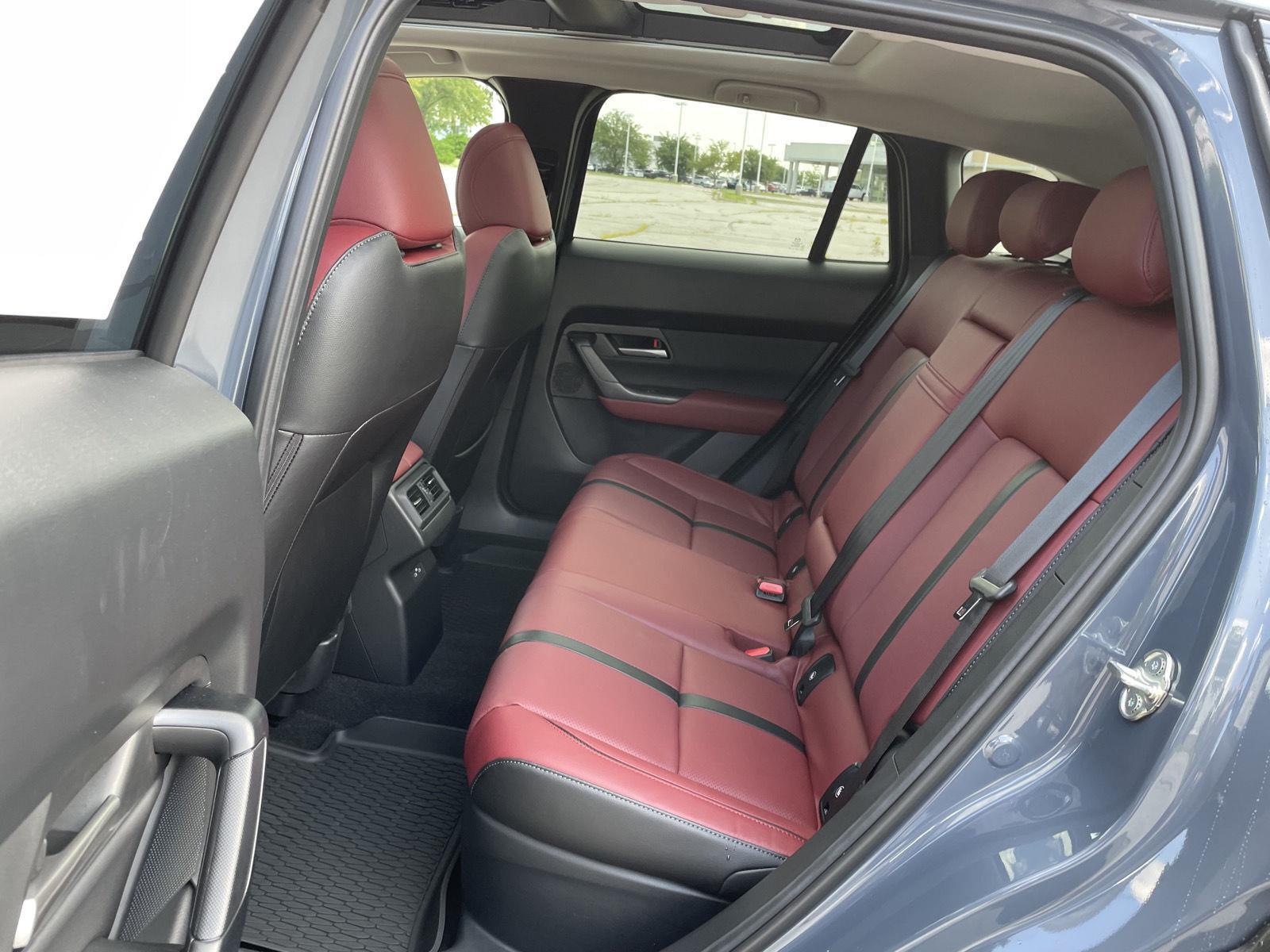 Vehicle photo 19