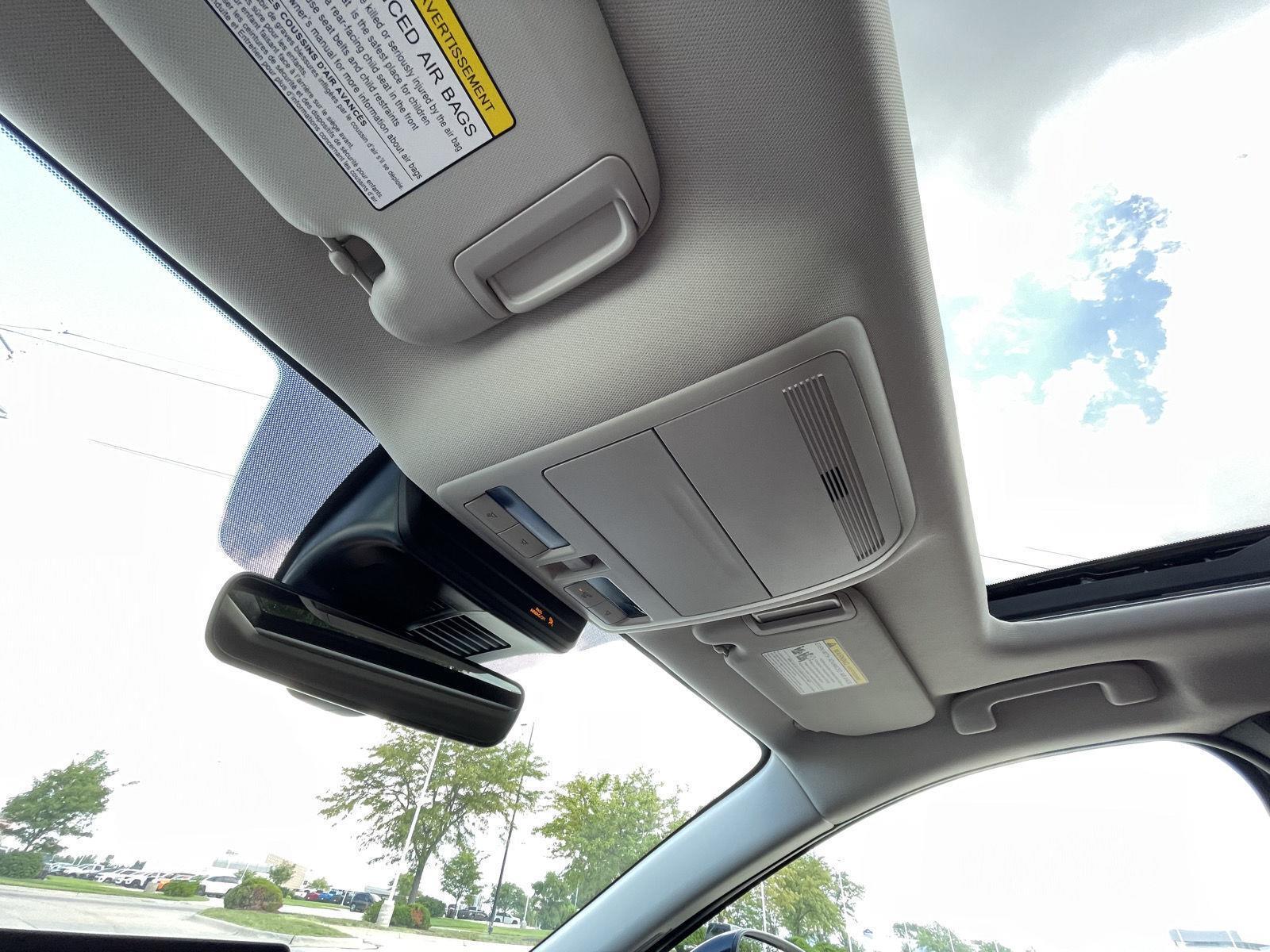 Vehicle photo 20