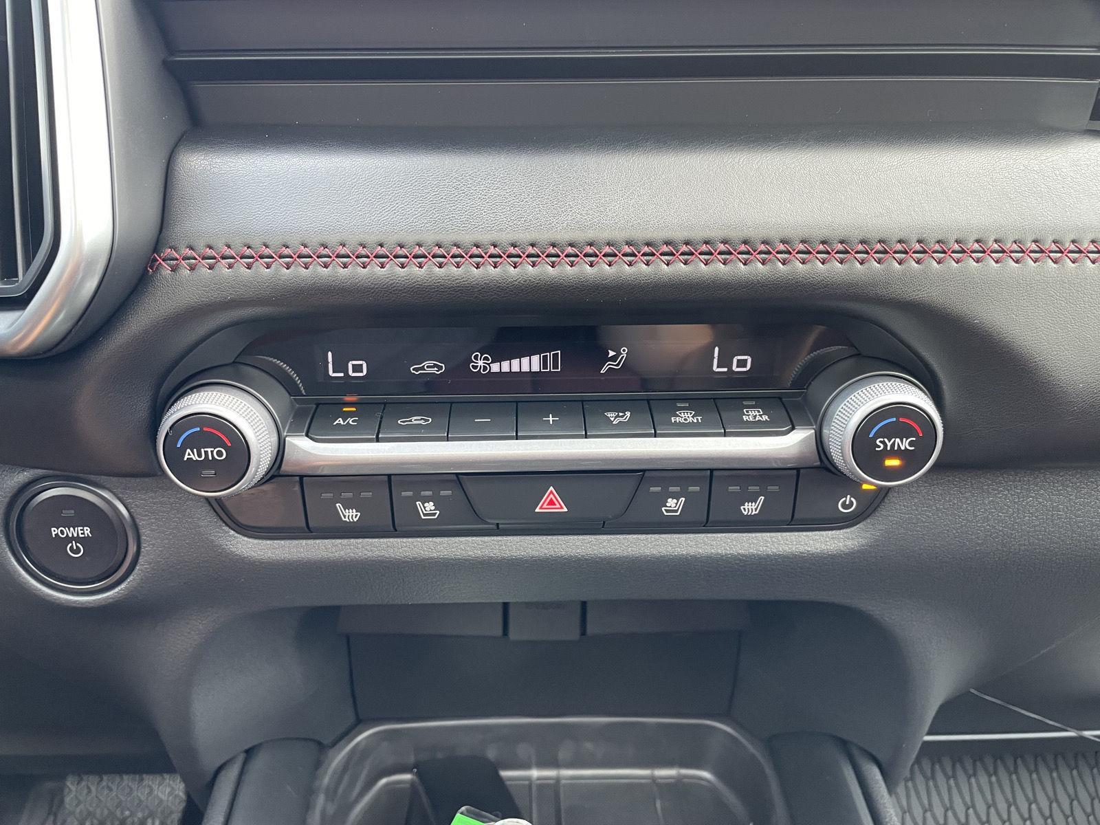 Vehicle photo 25