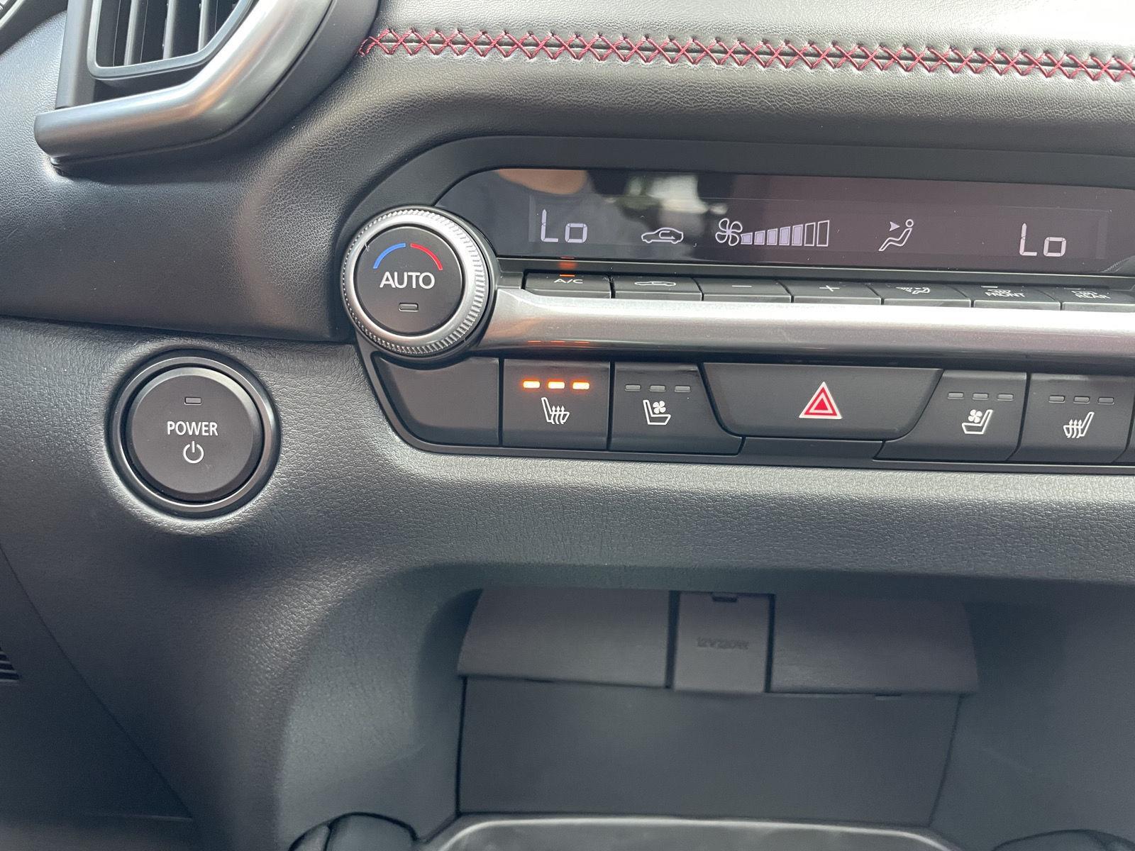 Vehicle photo 26