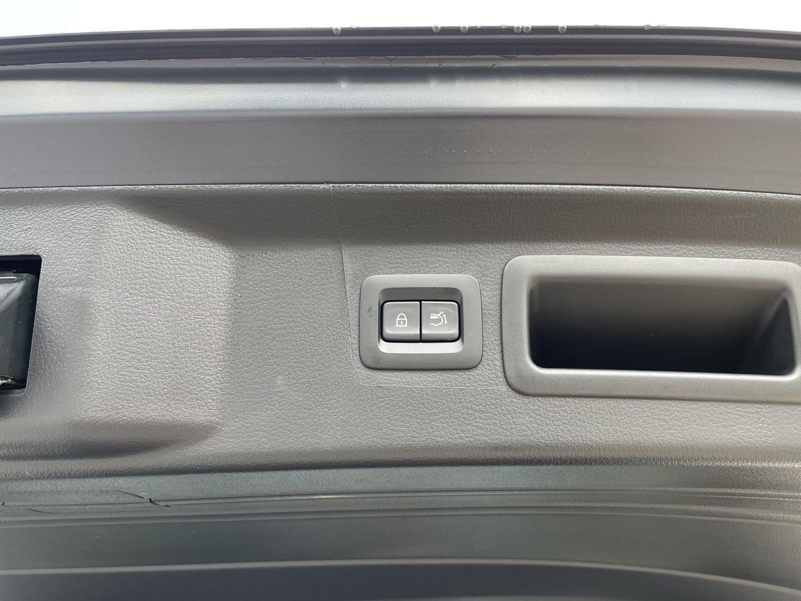 Vehicle photo 36