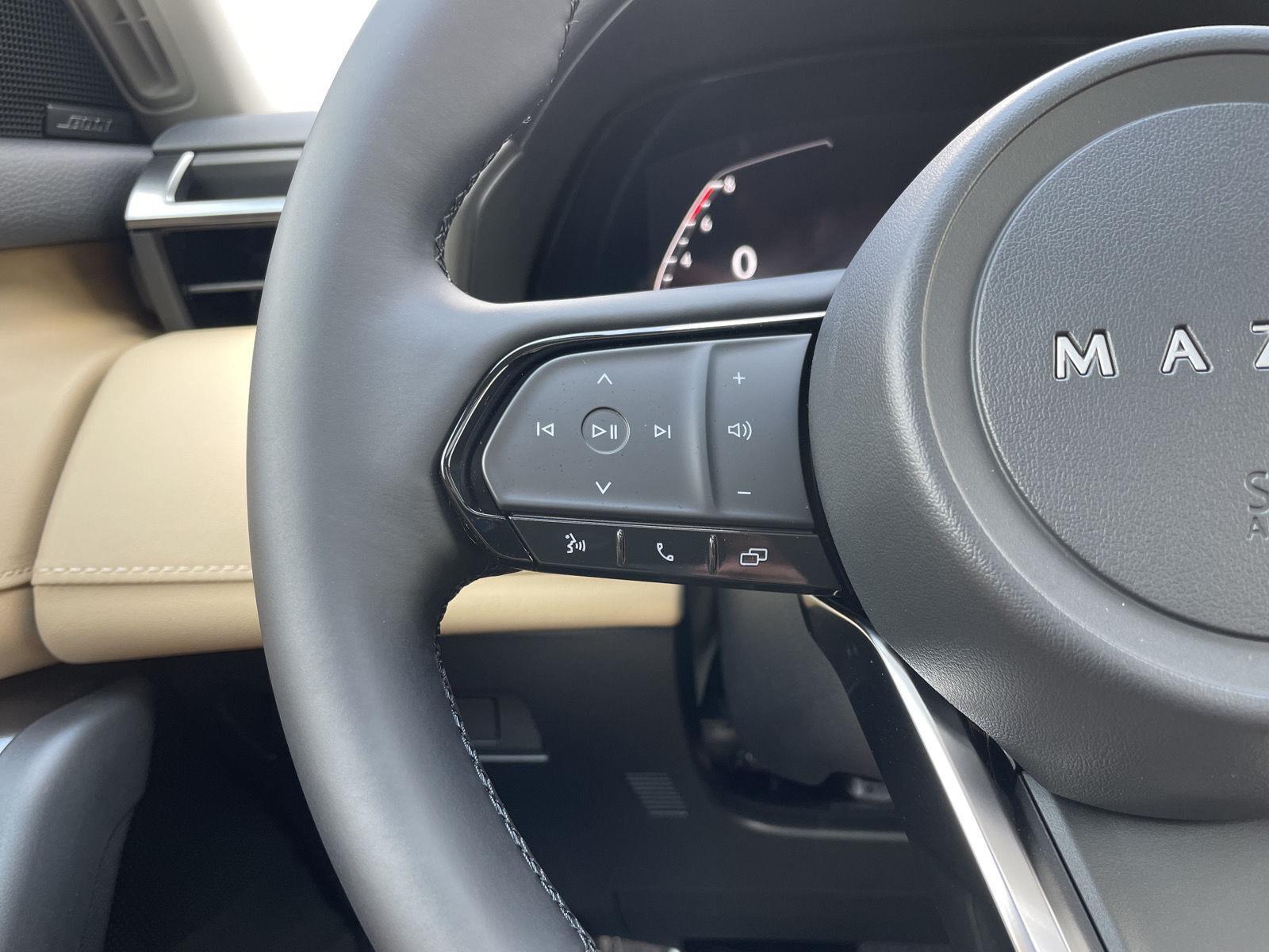 Vehicle photo 12