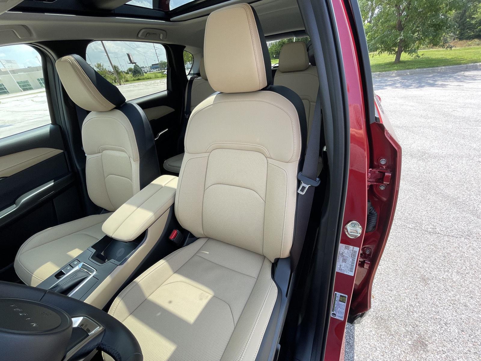 Vehicle photo 17