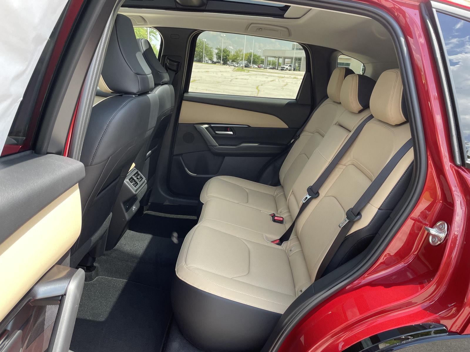 Vehicle photo 19