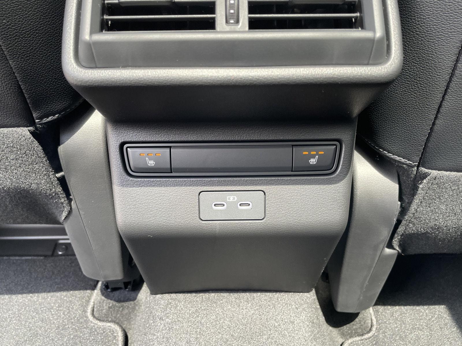 Vehicle photo 20