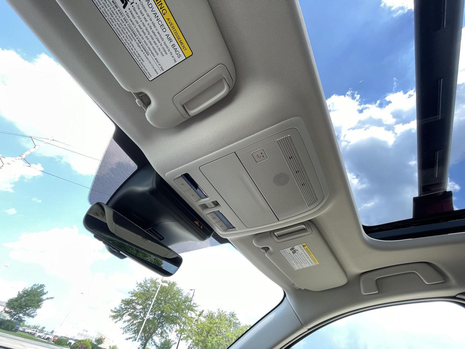 Vehicle photo 21
