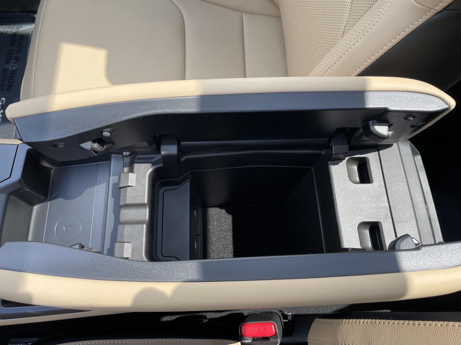 Vehicle photo 30