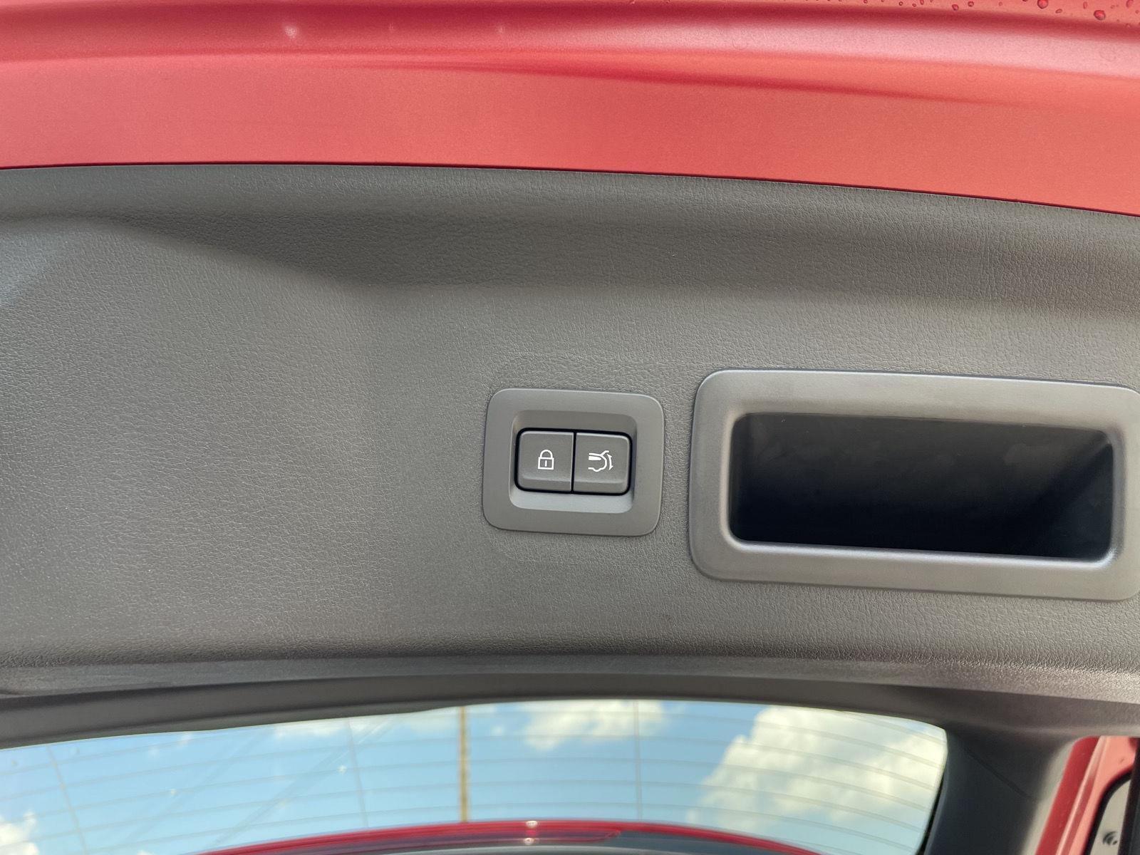 Vehicle photo 35