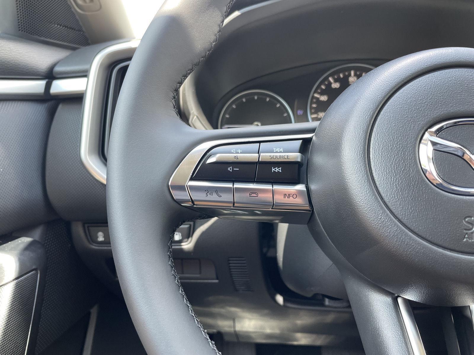 Vehicle photo 12