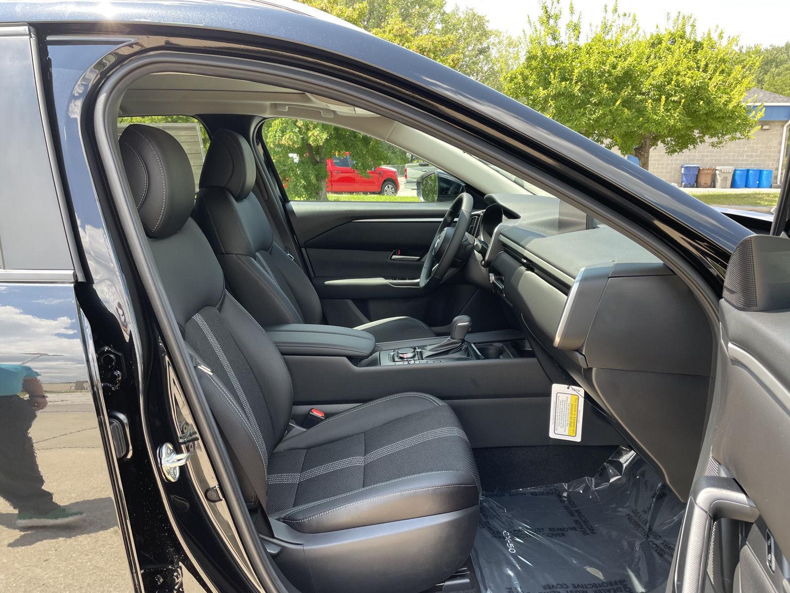 Vehicle photo 18