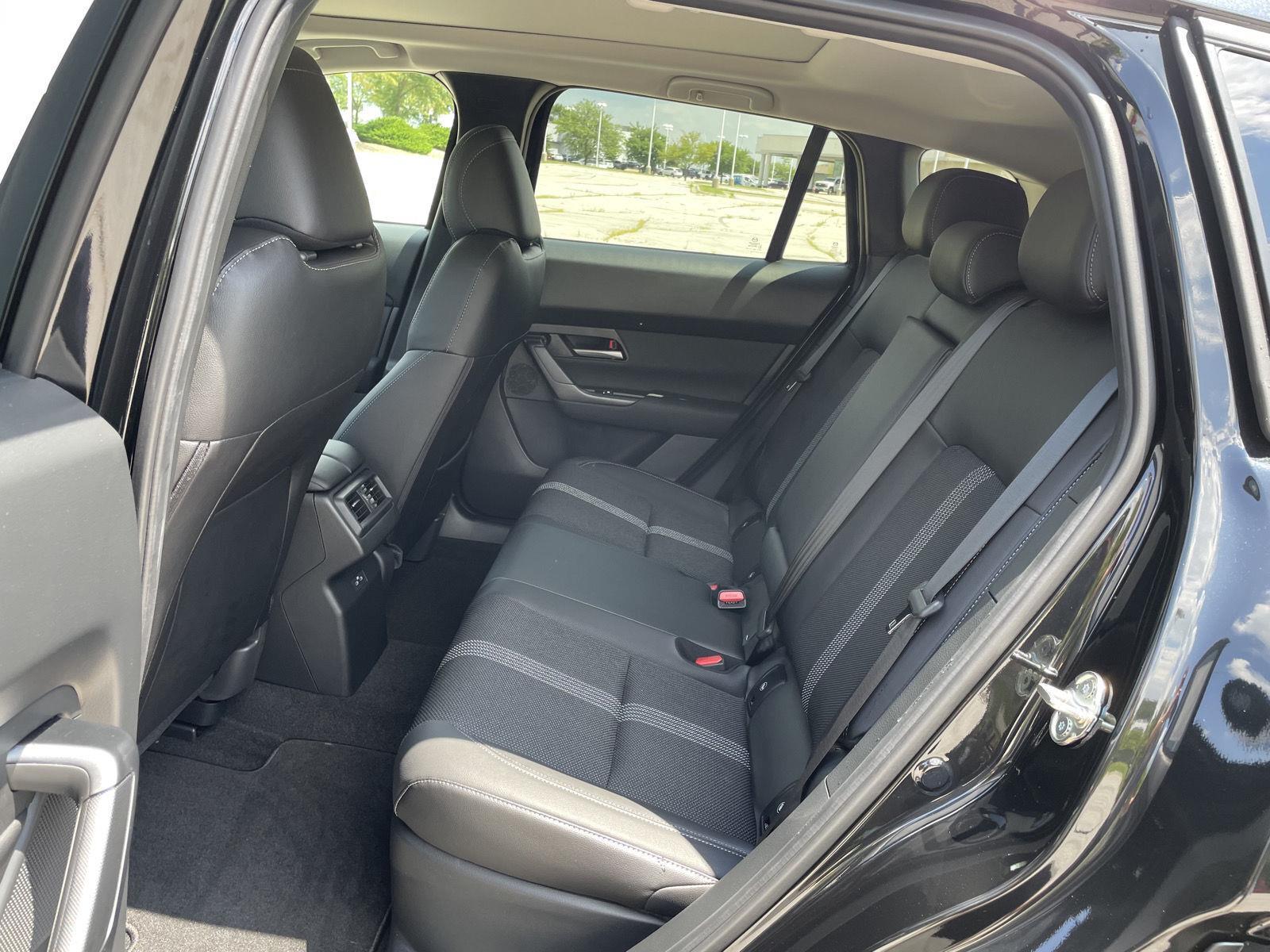 Vehicle photo 19