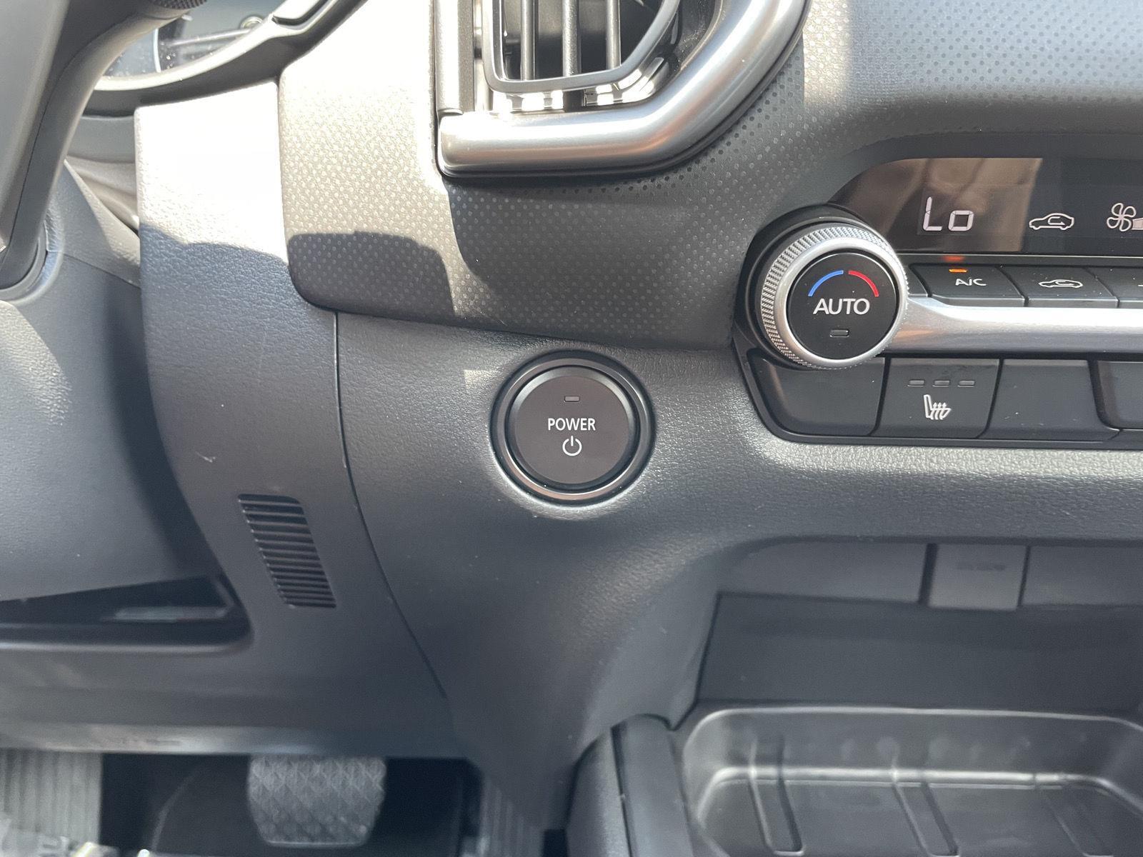 Vehicle photo 24