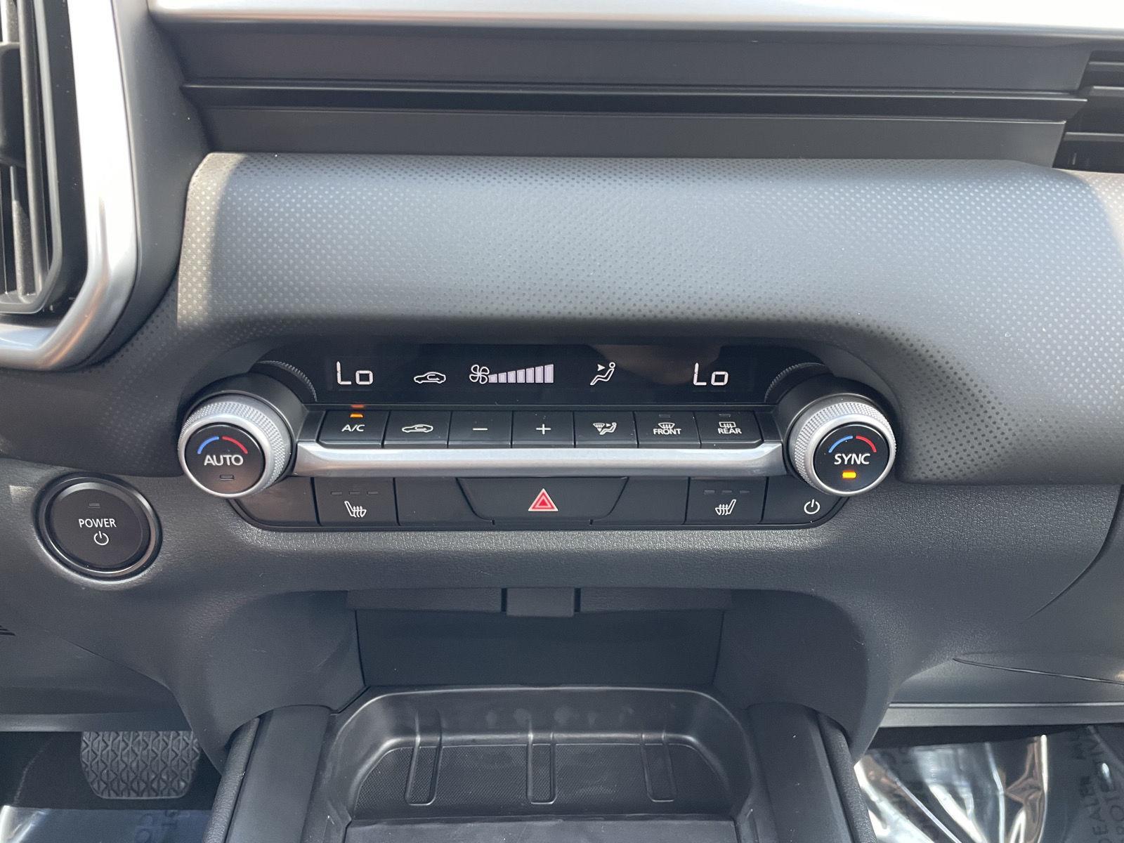 Vehicle photo 25
