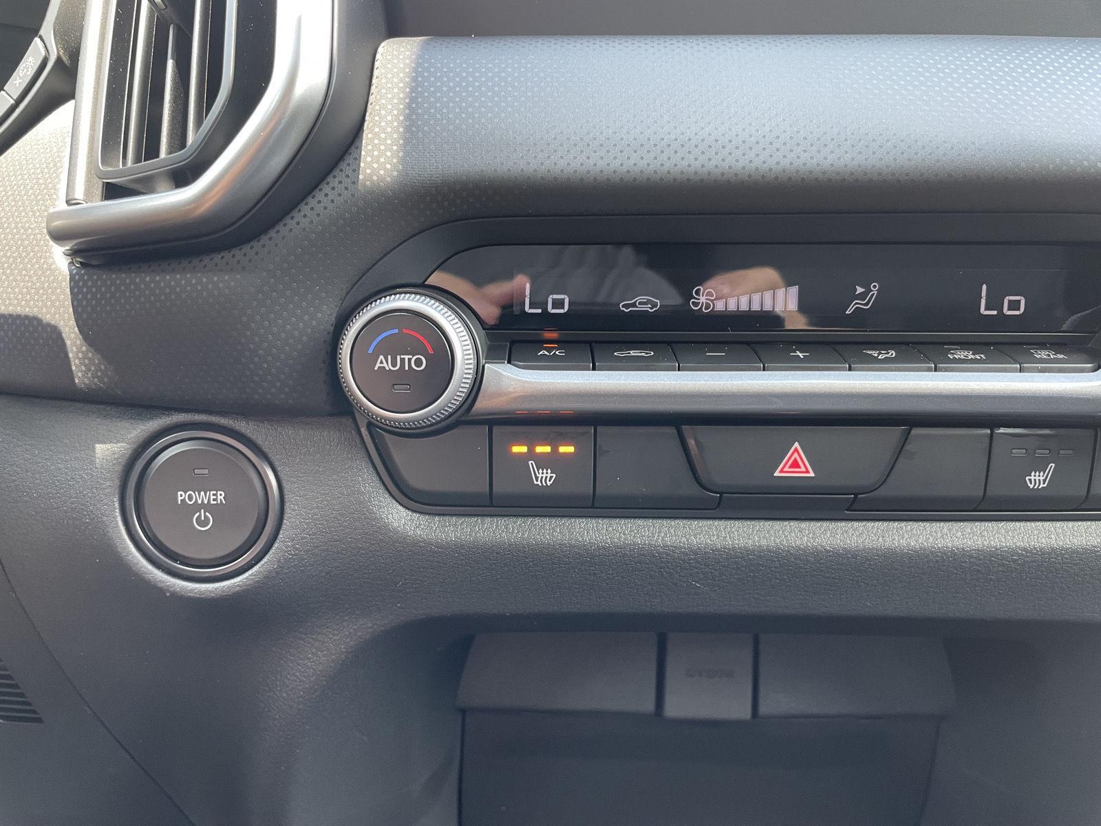 Vehicle photo 26