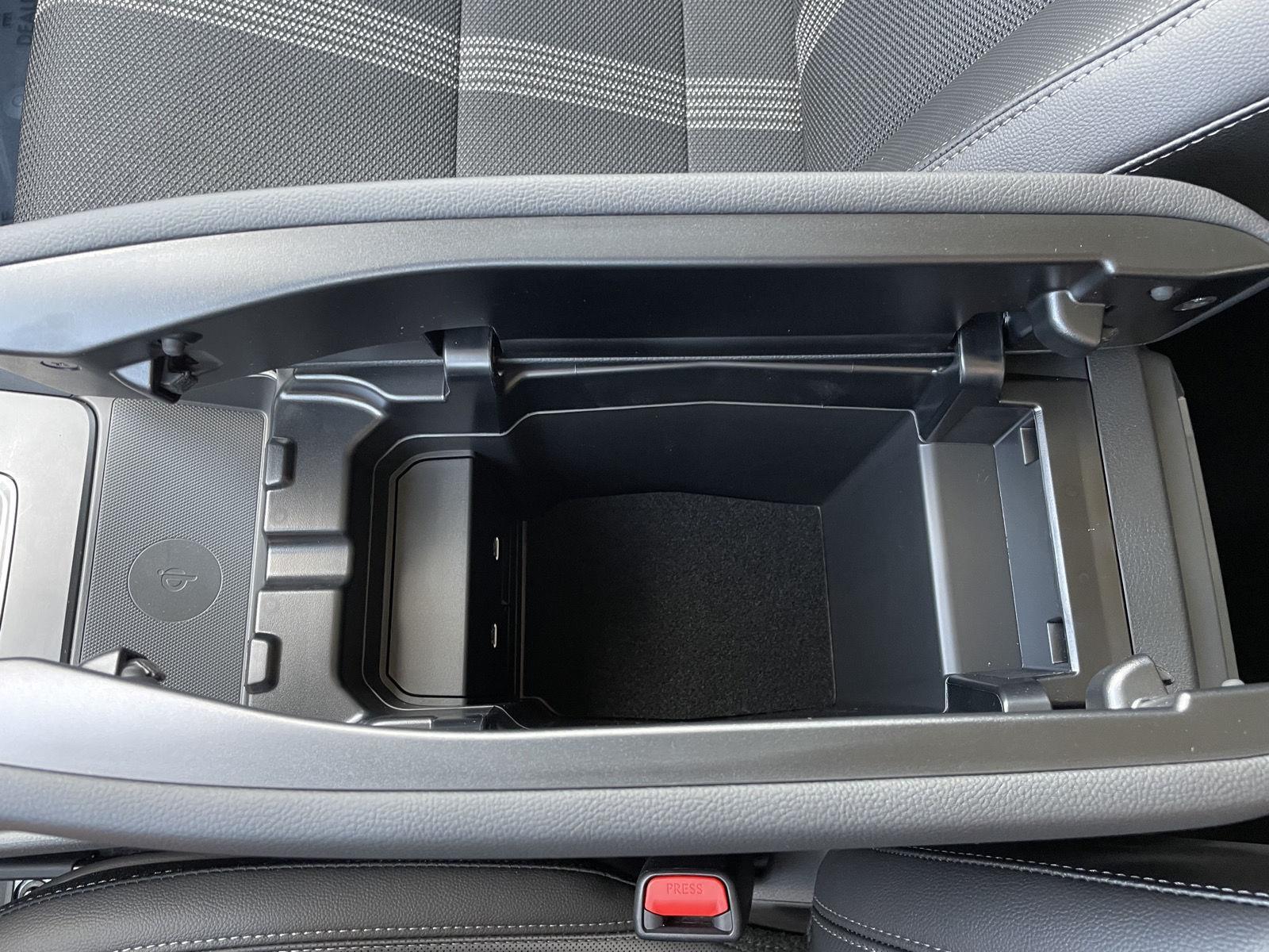 Vehicle photo 30