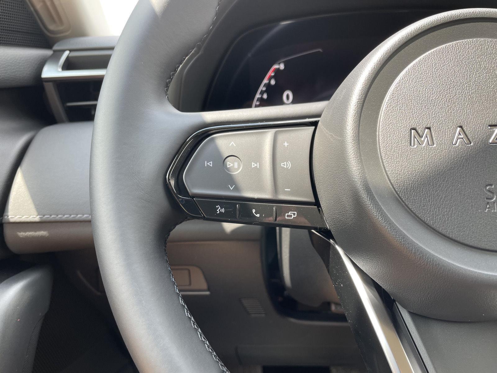 Vehicle photo 12