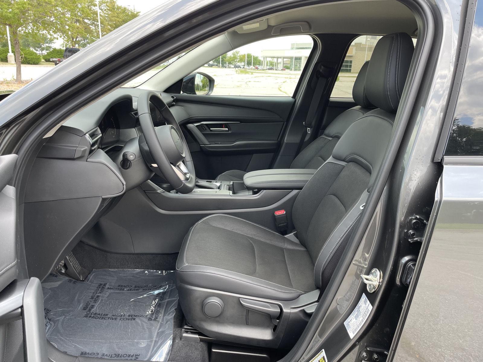 Vehicle photo 16