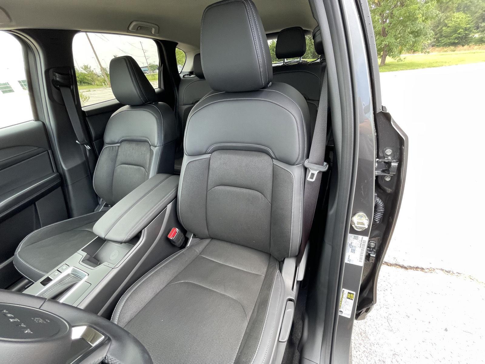 Vehicle photo 17