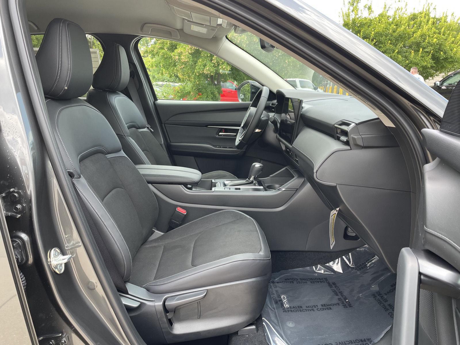 Vehicle photo 18