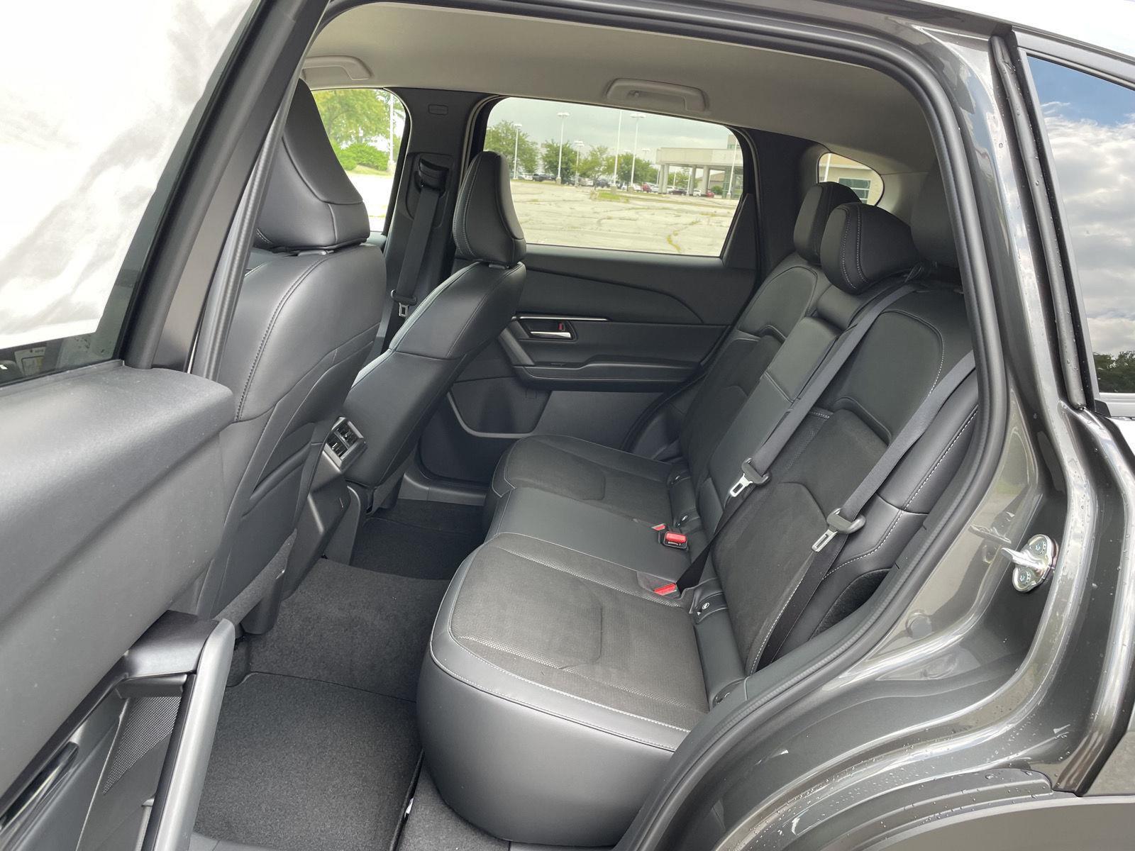 Vehicle photo 19
