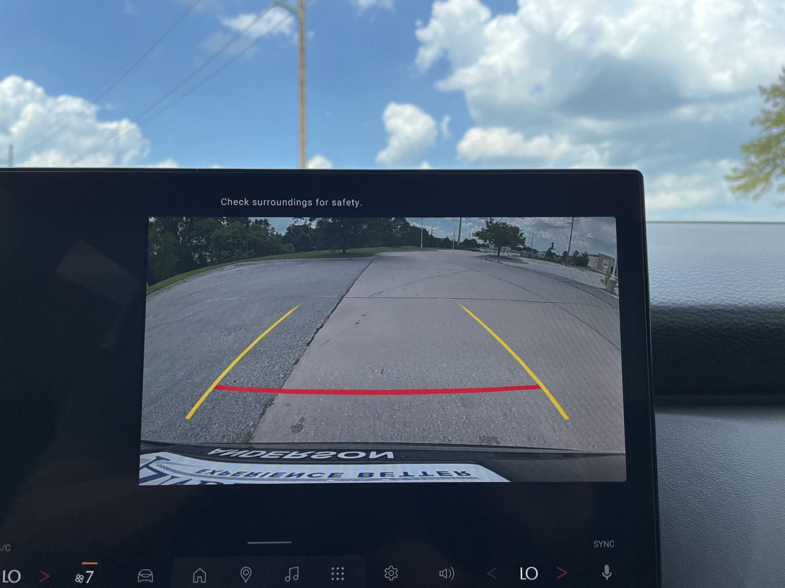 Vehicle photo 22
