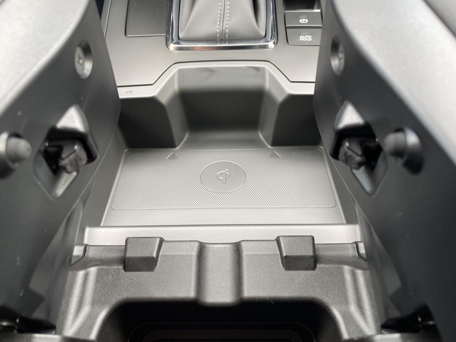 Vehicle photo 26
