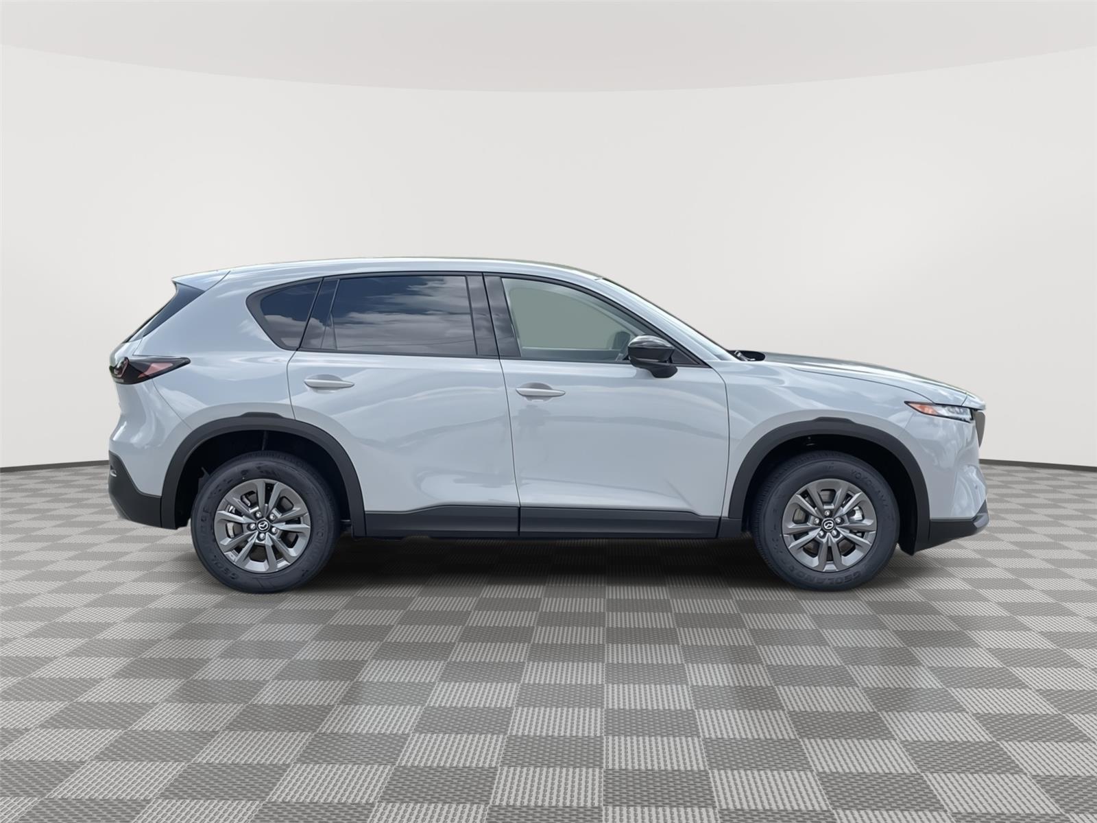 Vehicle photo 6