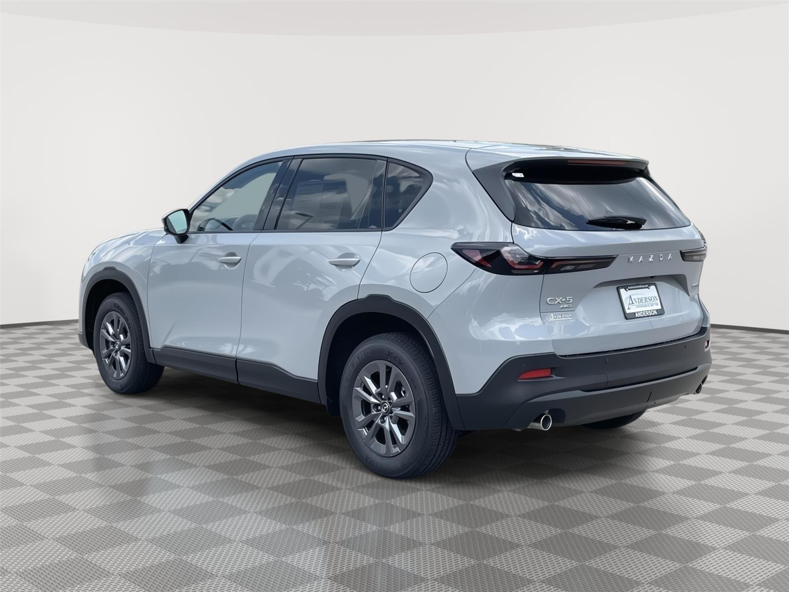 Vehicle photo 9