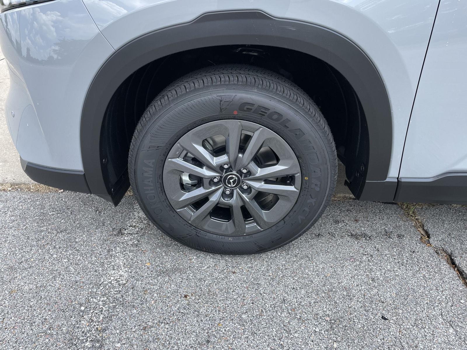 Vehicle photo 10