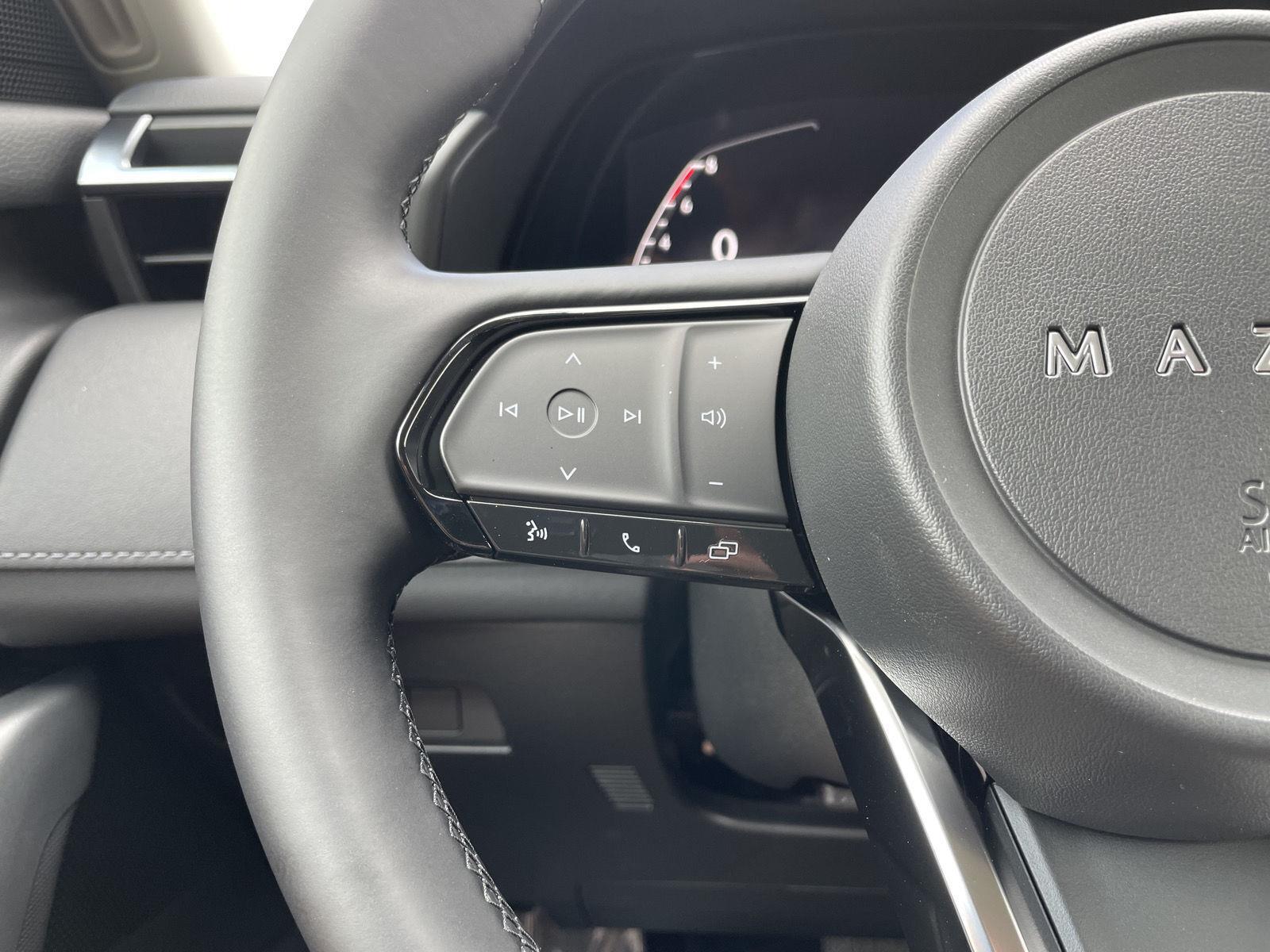 Vehicle photo 12