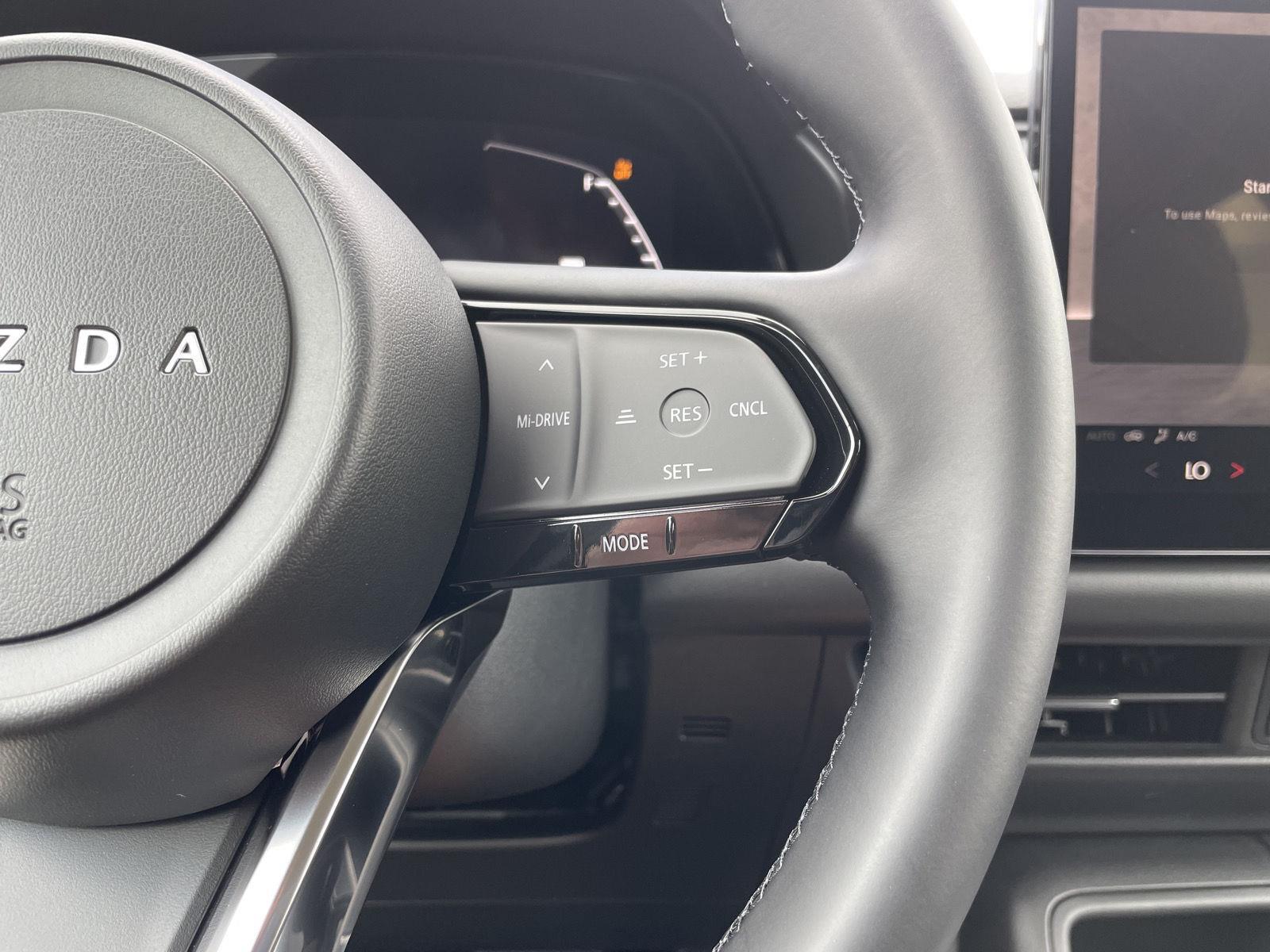Vehicle photo 13