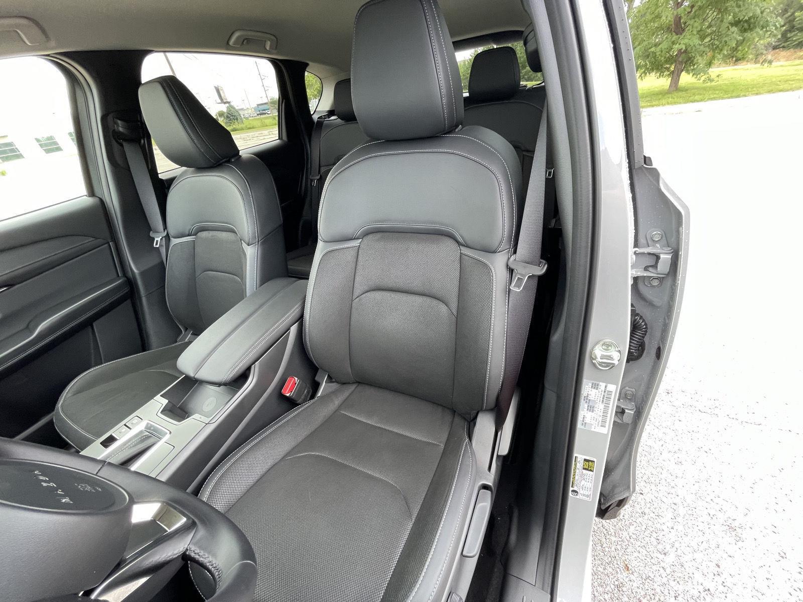 Vehicle photo 17