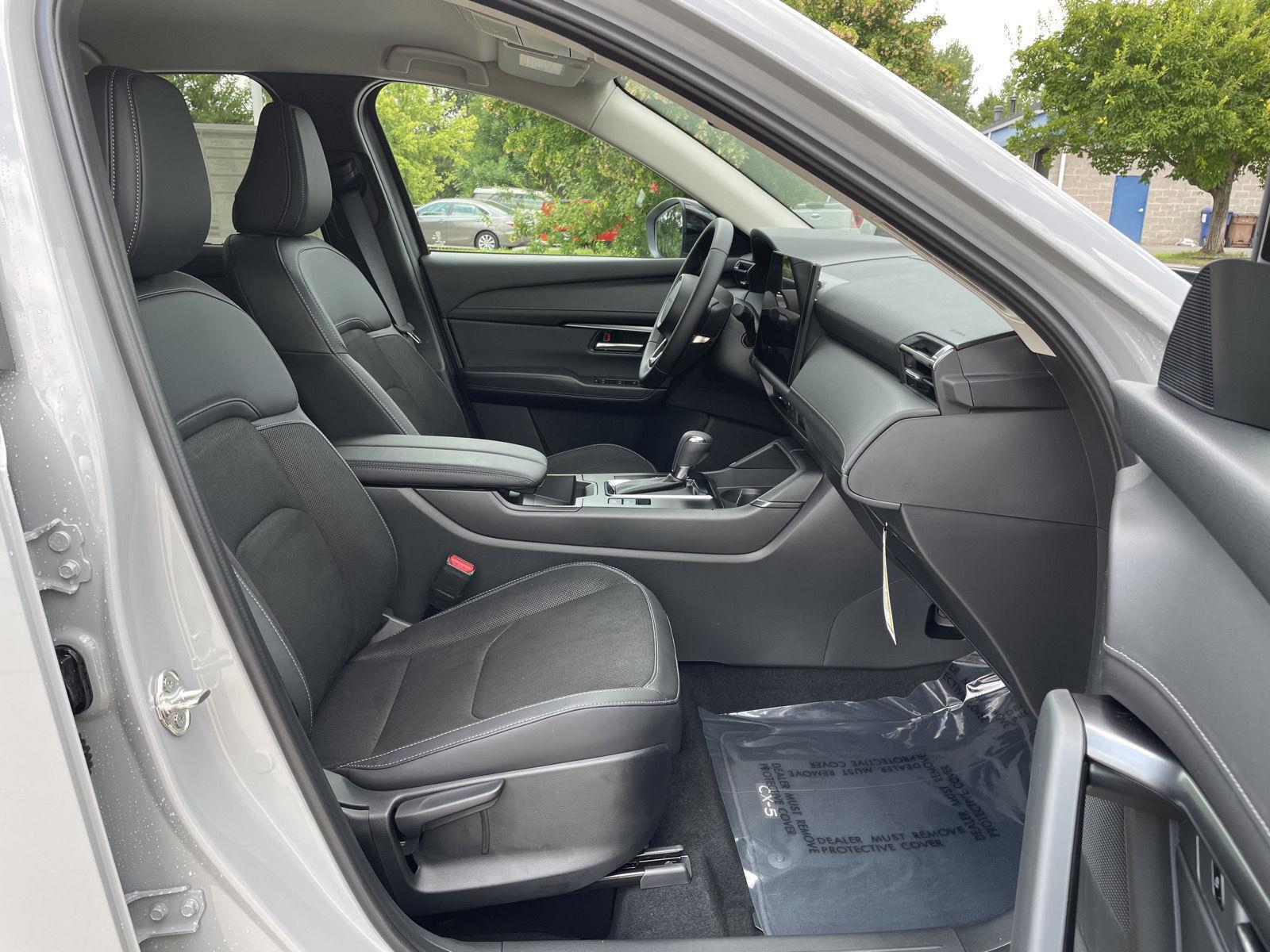 Vehicle photo 18