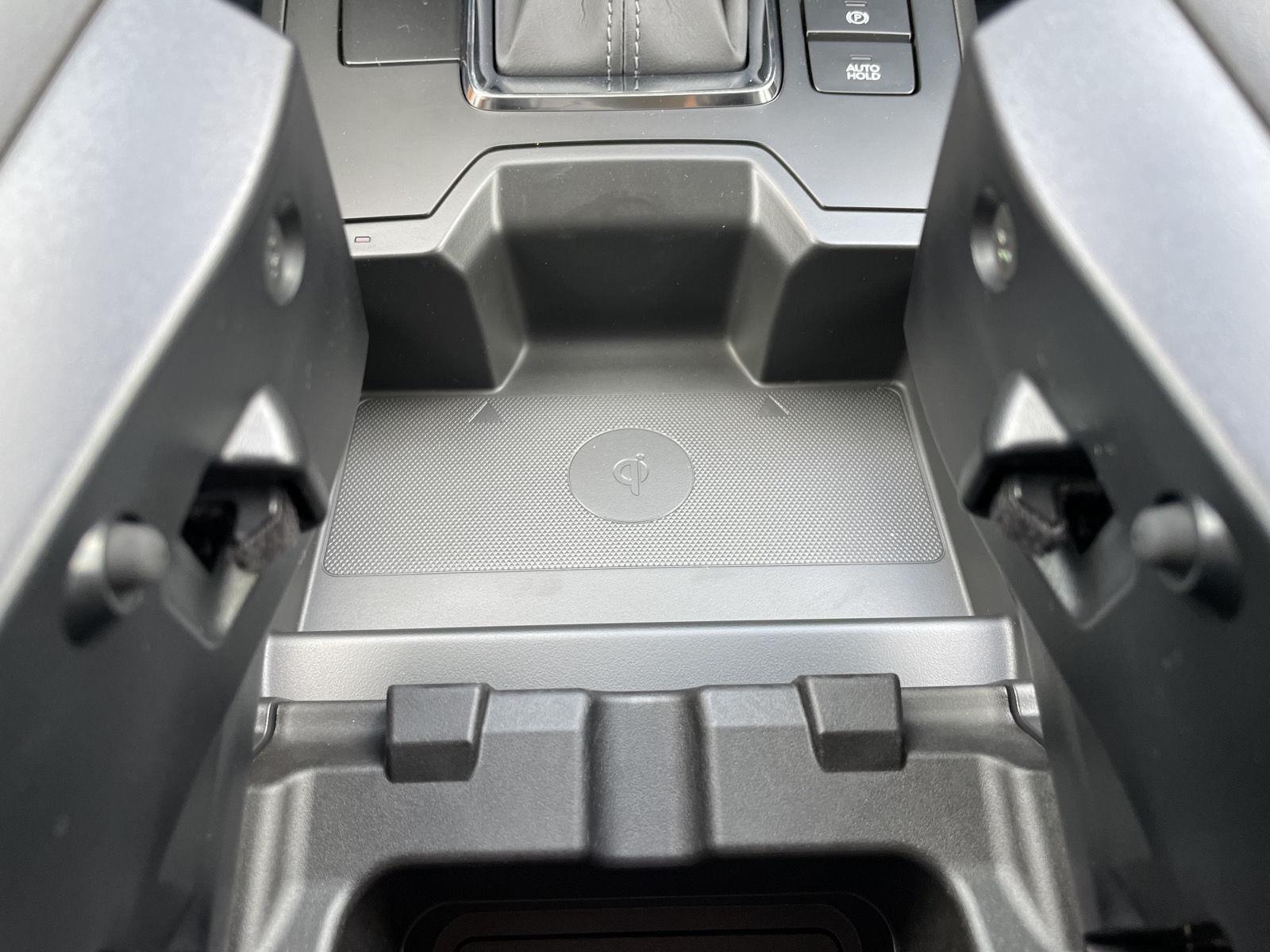 Vehicle photo 26