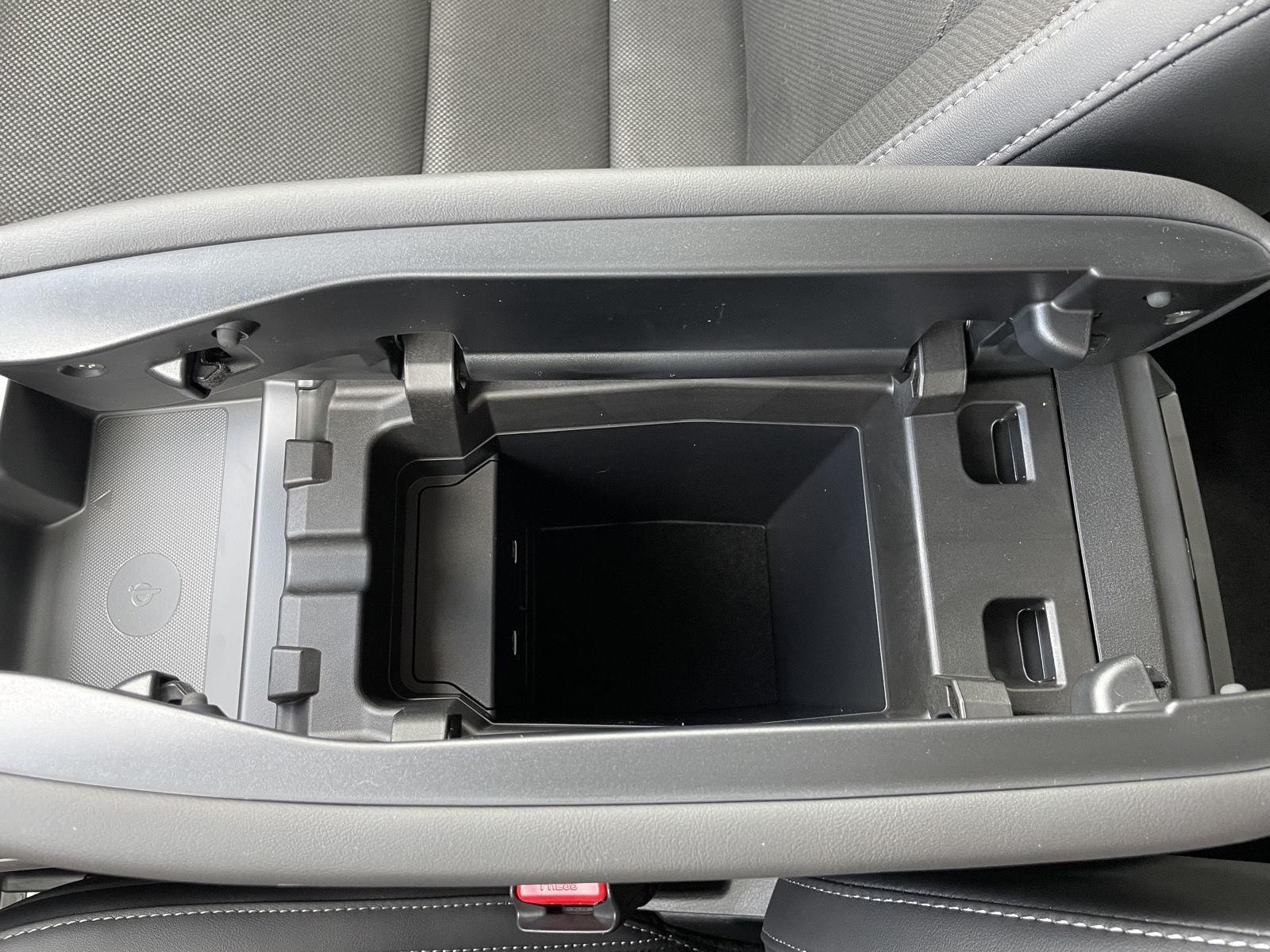 Vehicle photo 27
