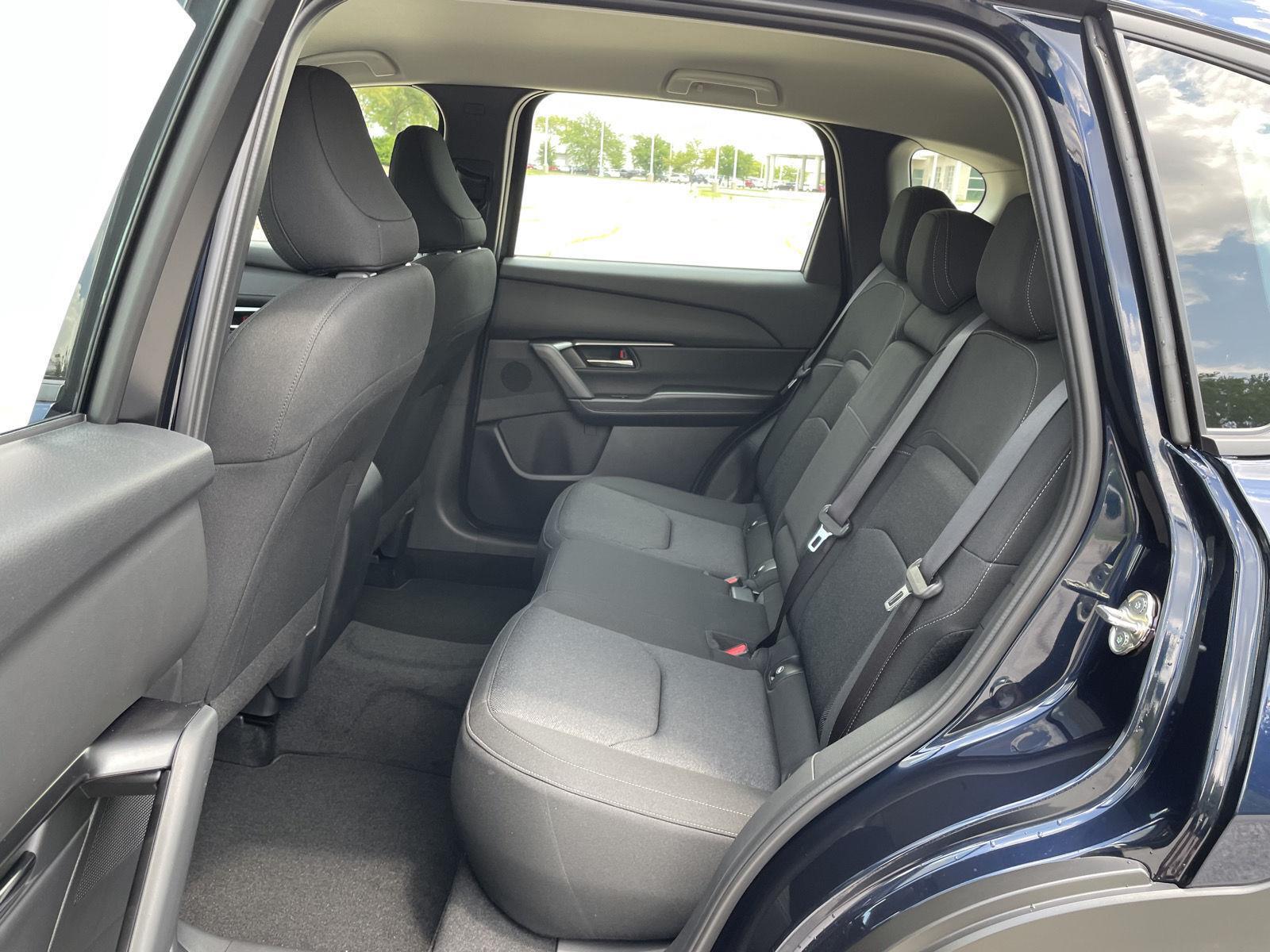 Vehicle photo 19