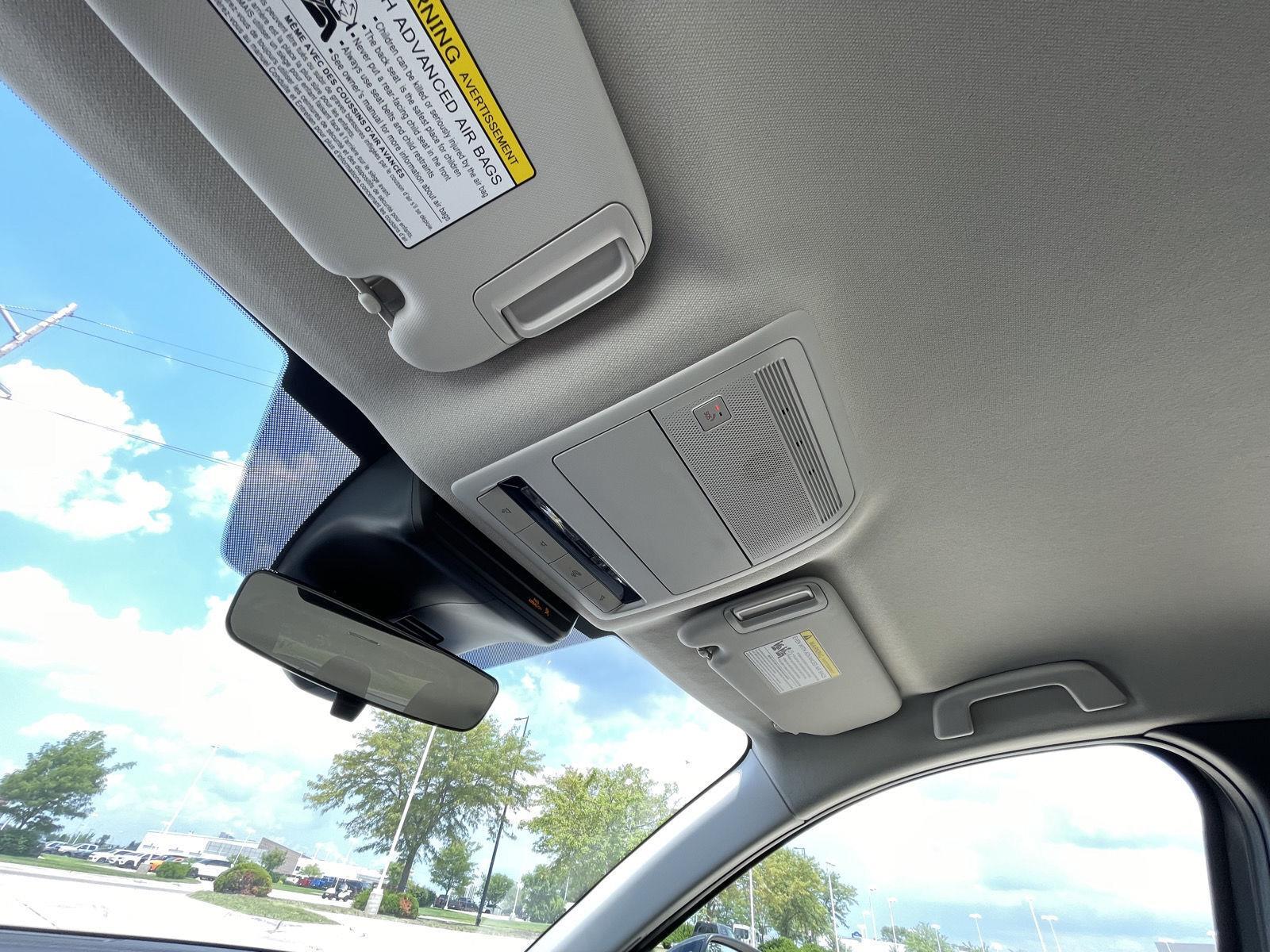Vehicle photo 20