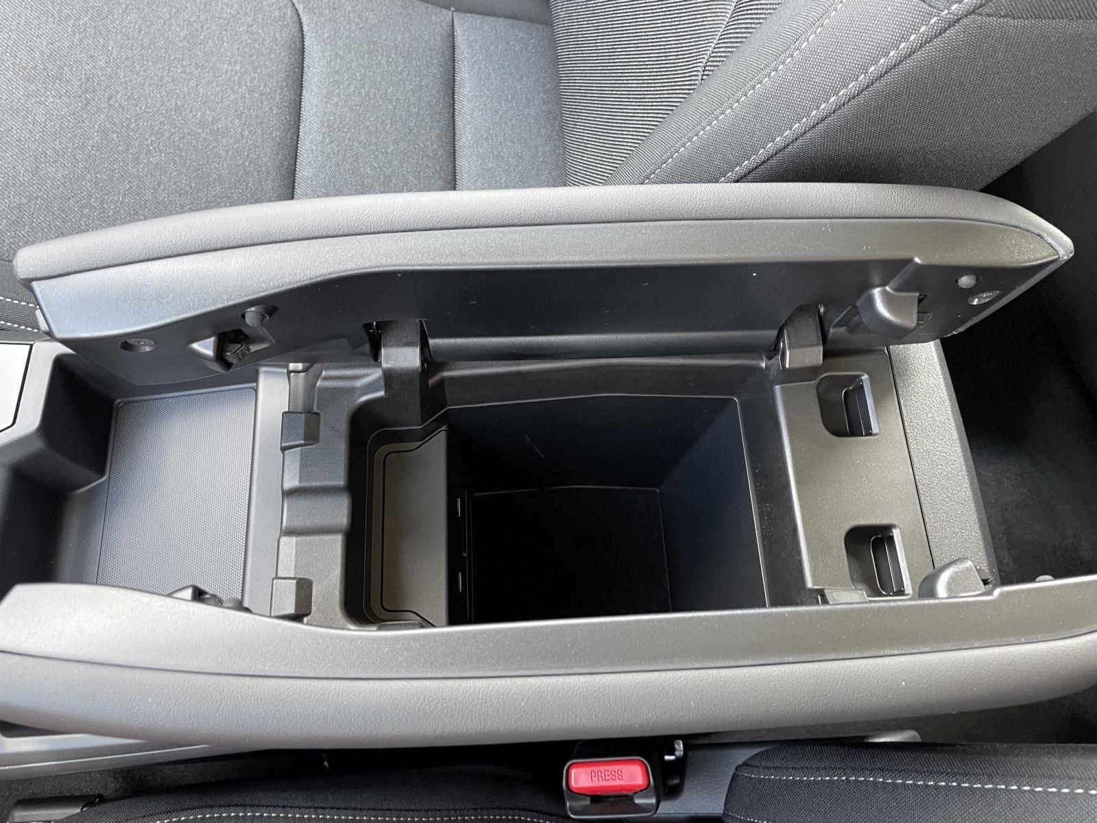 Vehicle photo 26